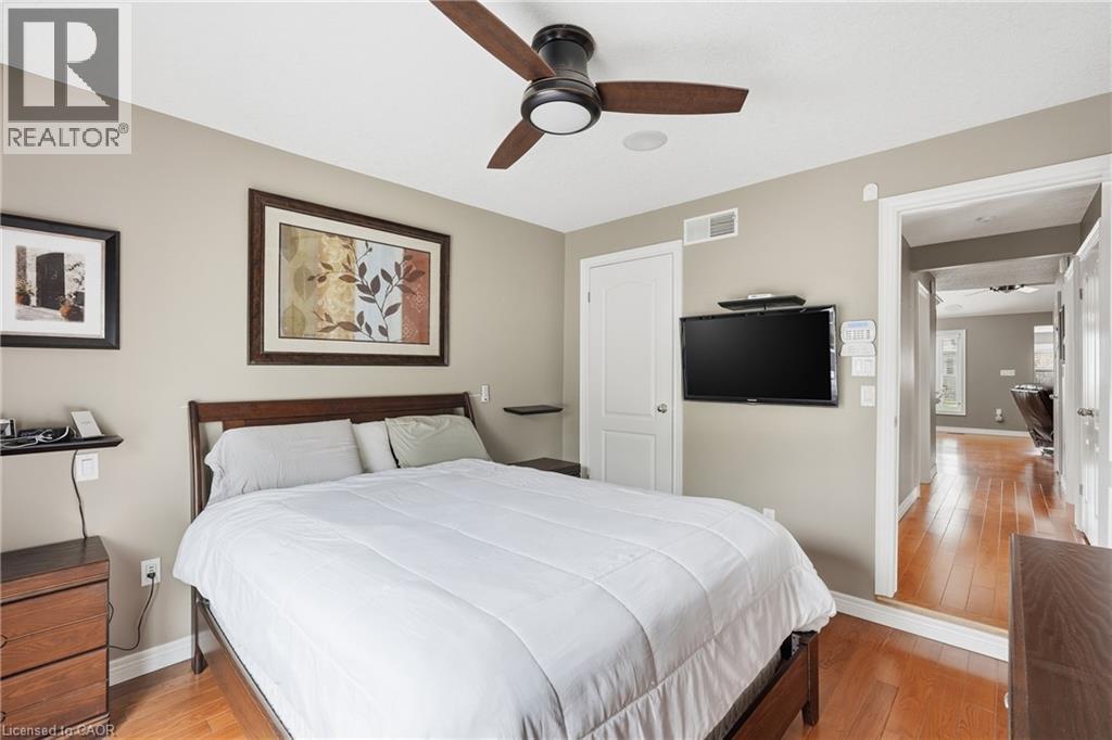 44 Selkirk Avenue, Hamilton, ON - Indoor Photo Showing Bedroom