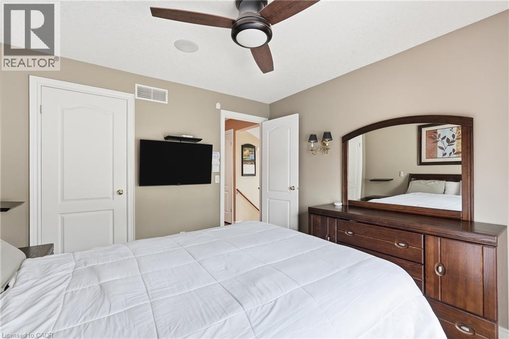 44 Selkirk Avenue, Hamilton, ON - Indoor Photo Showing Bedroom