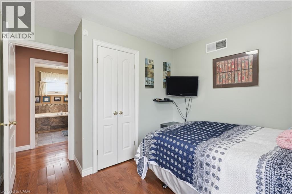 44 Selkirk Avenue, Hamilton, ON - Indoor Photo Showing Bedroom