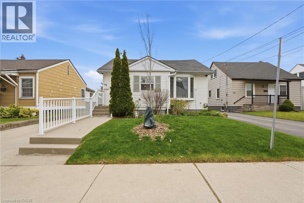 44 Selkirk Avenue, Hamilton, ON - Outdoor With Facade