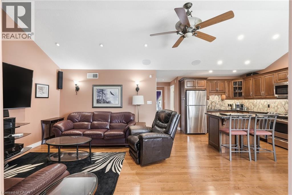 44 Selkirk Avenue, Hamilton, ON - Indoor Photo Showing Other Room