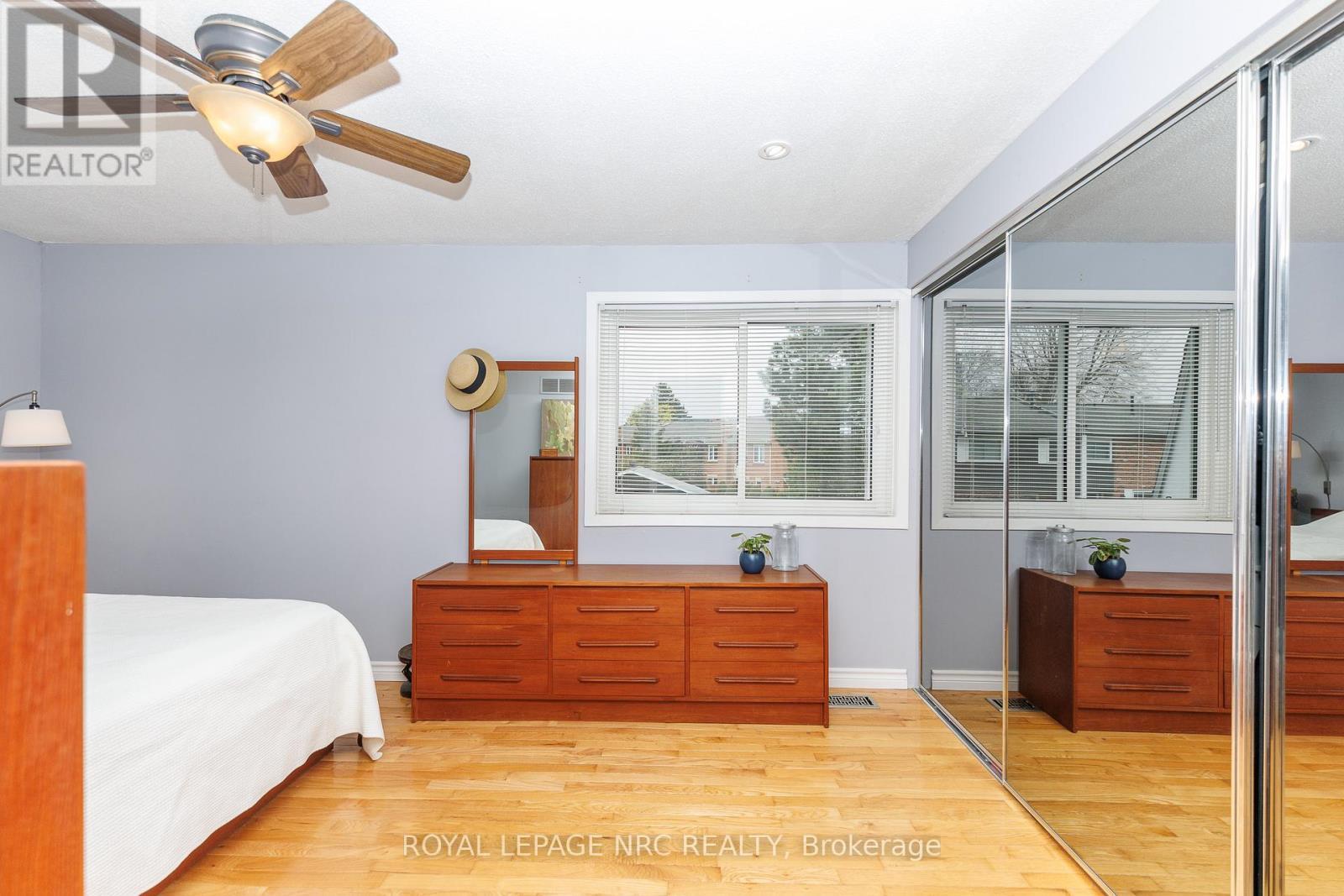 64 - 77 Linwell Road, St. Catharines (Lakeport), ON - Indoor Photo Showing Bedroom