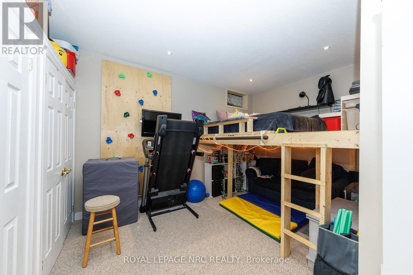 64 - 77 Linwell Road, St. Catharines (Lakeport), ON - Indoor