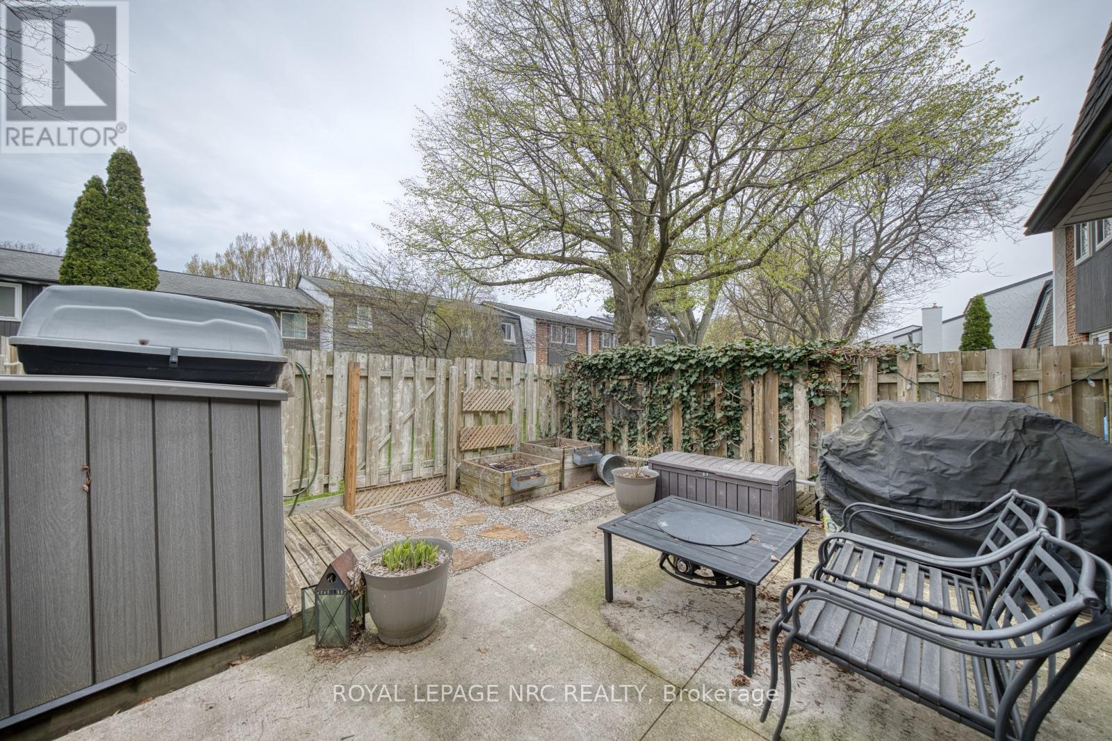 64 - 77 Linwell Road, St. Catharines (Lakeport), ON - Outdoor