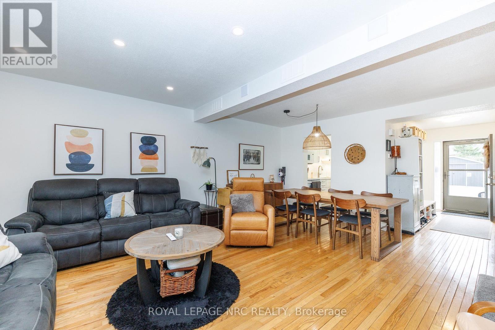 64 - 77 Linwell Road, St. Catharines (Lakeport), ON - Indoor Photo Showing Living Room