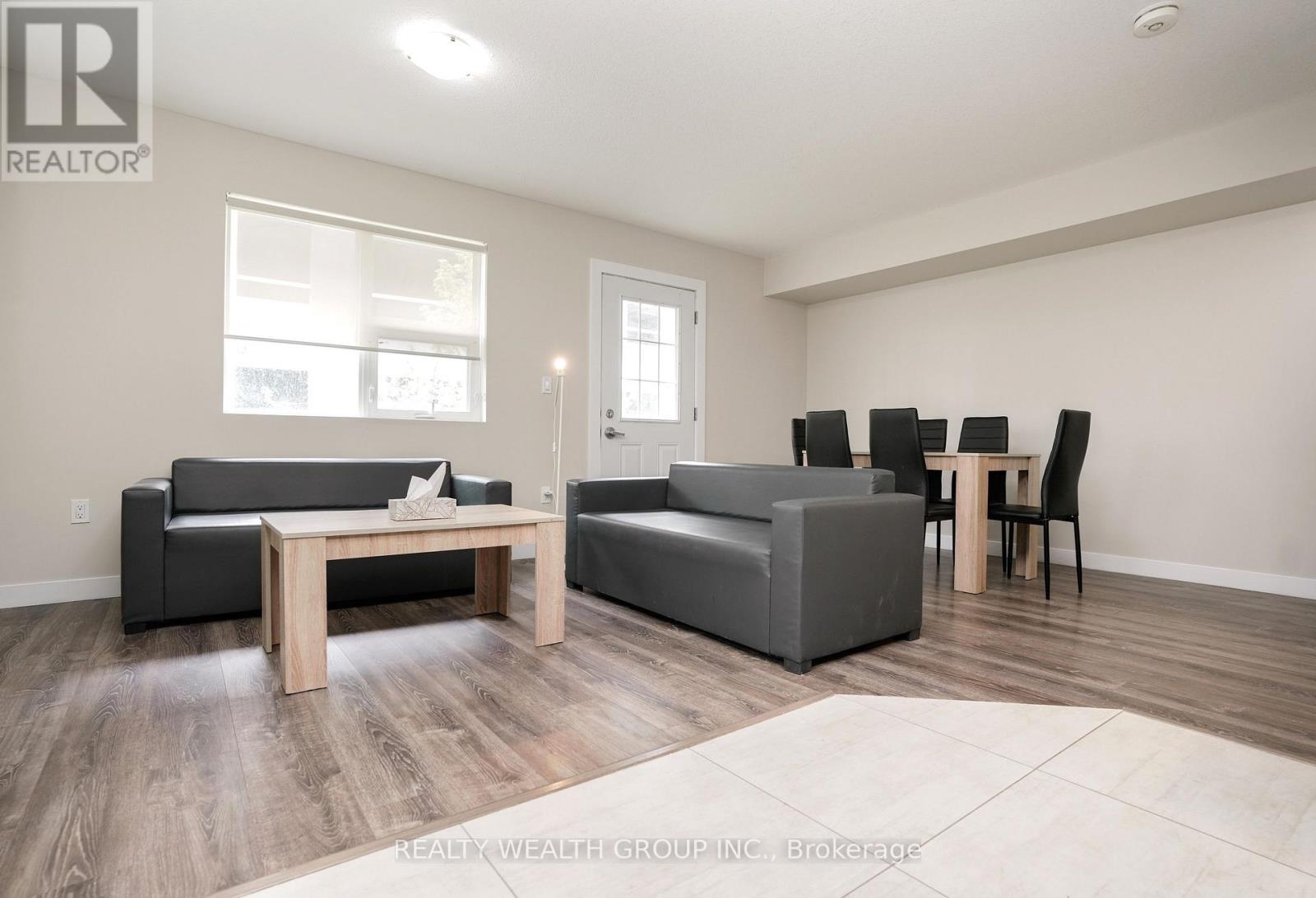 113 - 288 Albert Street, Waterloo, ON - Indoor Photo Showing Living Room