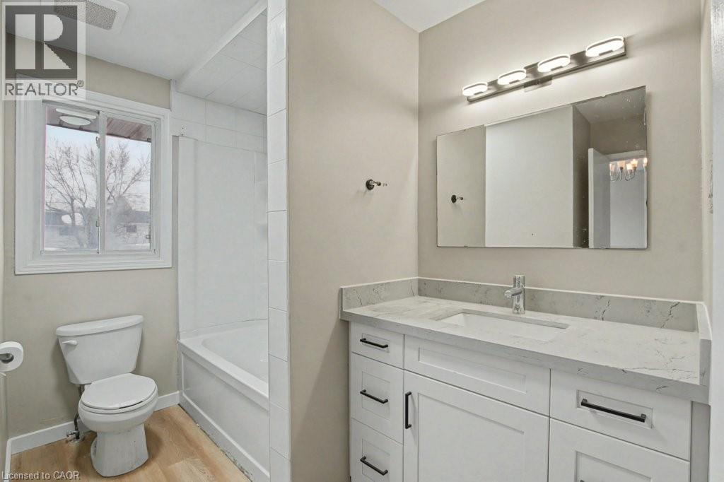 104 Ralgreen Crescent, Kitchener, ON - Indoor Photo Showing Bathroom