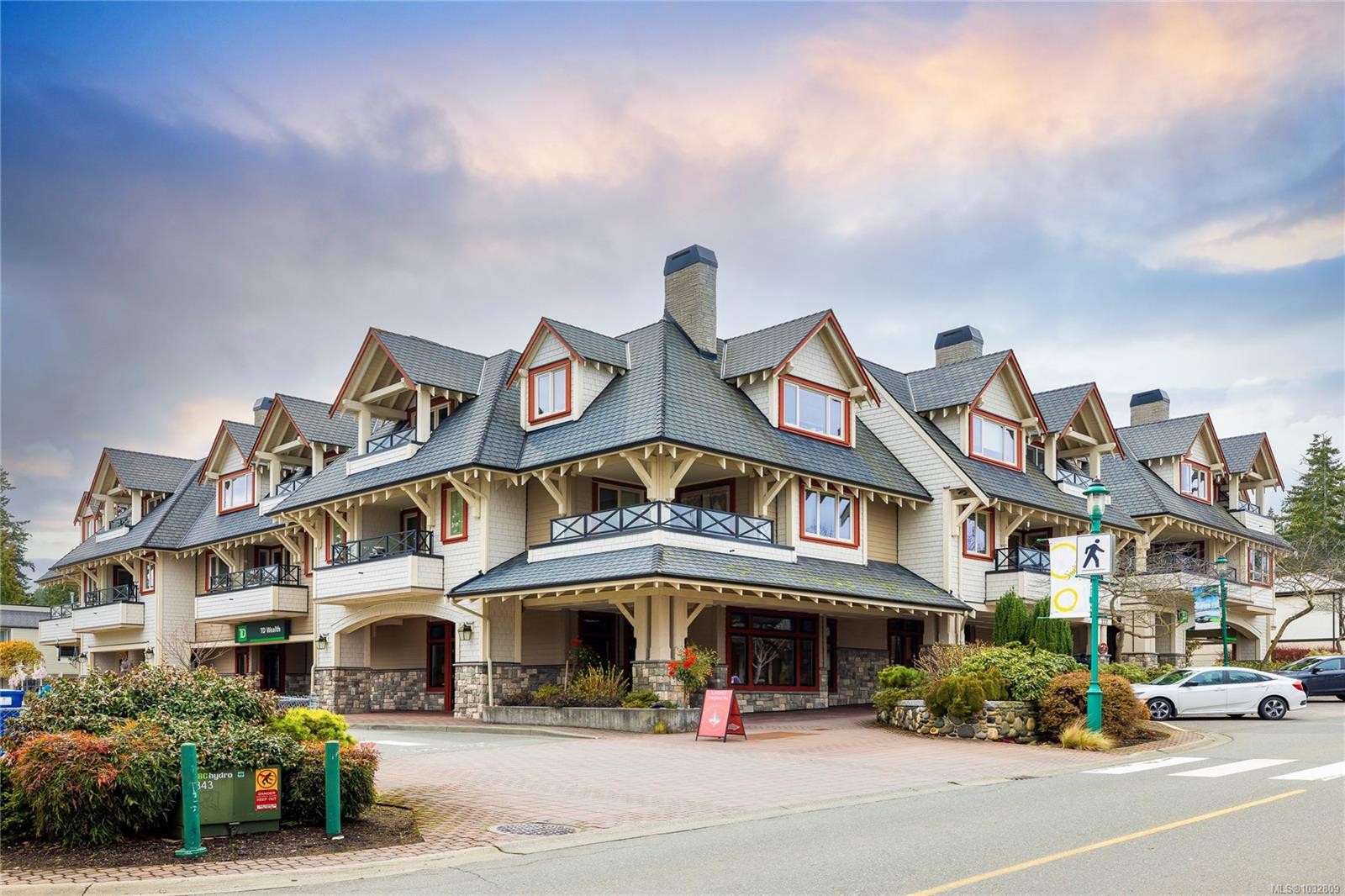 307-222 Second Ave West, Qualicum Beach, BC - Outdoor With Facade