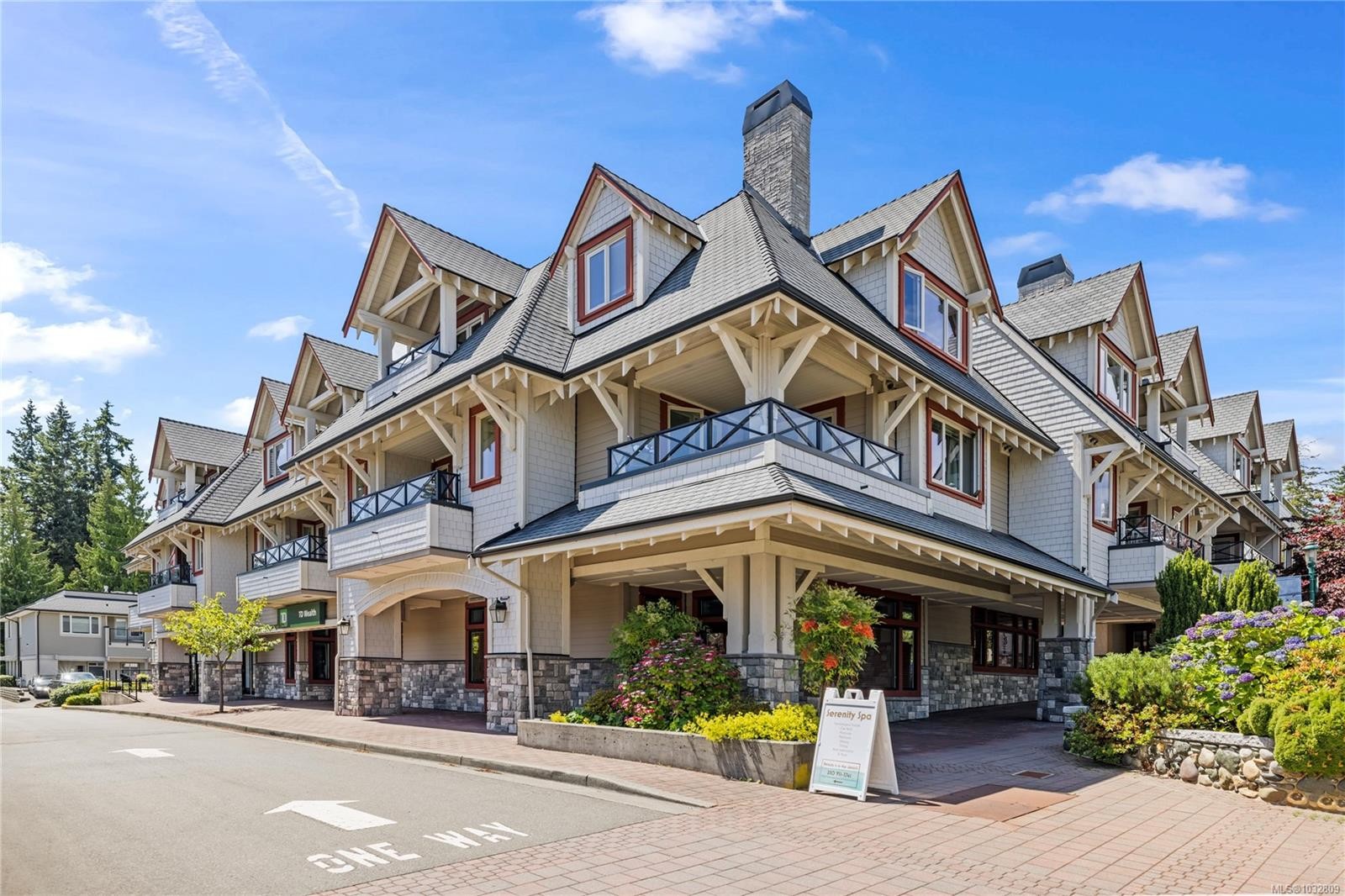 307-222 Second Ave West, Qualicum Beach, BC - Outdoor