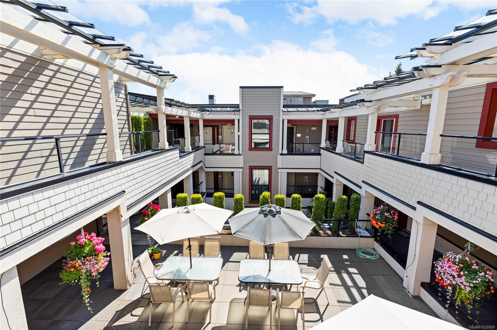 307-222 Second Ave West, Qualicum Beach, BC - Outdoor