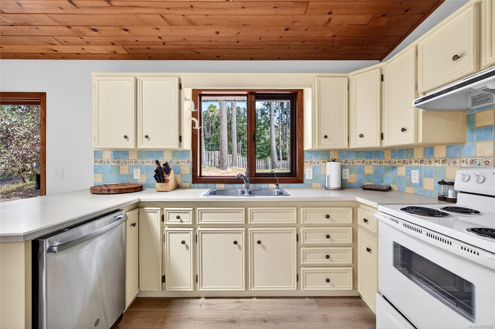 140 Quarry Dr, Salt Spring, BC