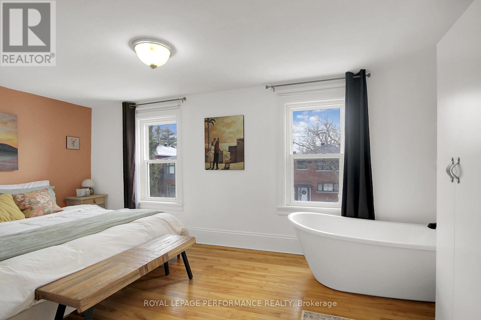345 Tweedsmuir Avenue, Ottawa, ON - Indoor Photo Showing Bedroom