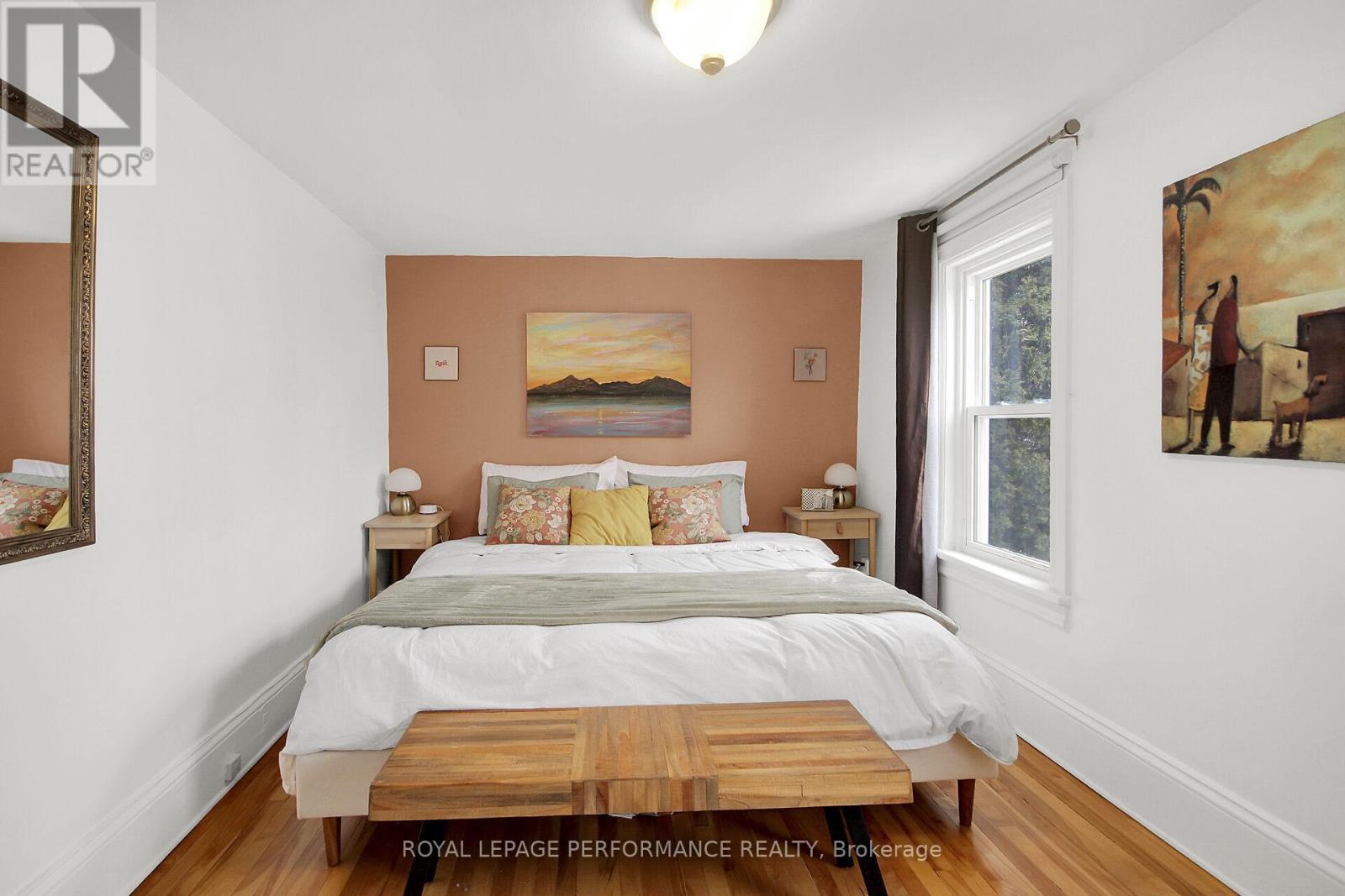 345 Tweedsmuir Avenue, Ottawa, ON - Indoor Photo Showing Bedroom