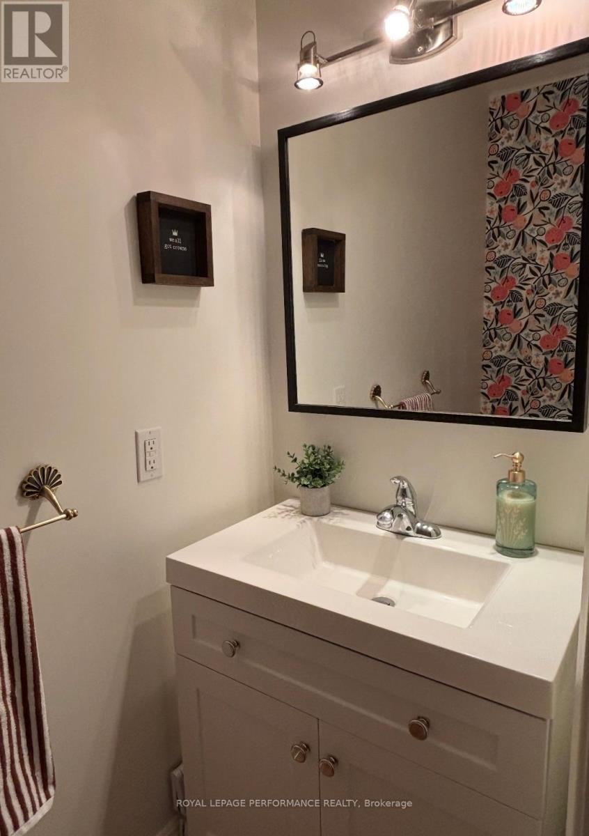 345 Tweedsmuir Avenue, Ottawa, ON - Indoor Photo Showing Bathroom