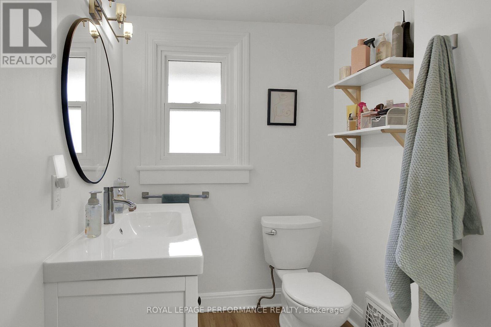 345 Tweedsmuir Avenue, Ottawa, ON - Indoor Photo Showing Bathroom