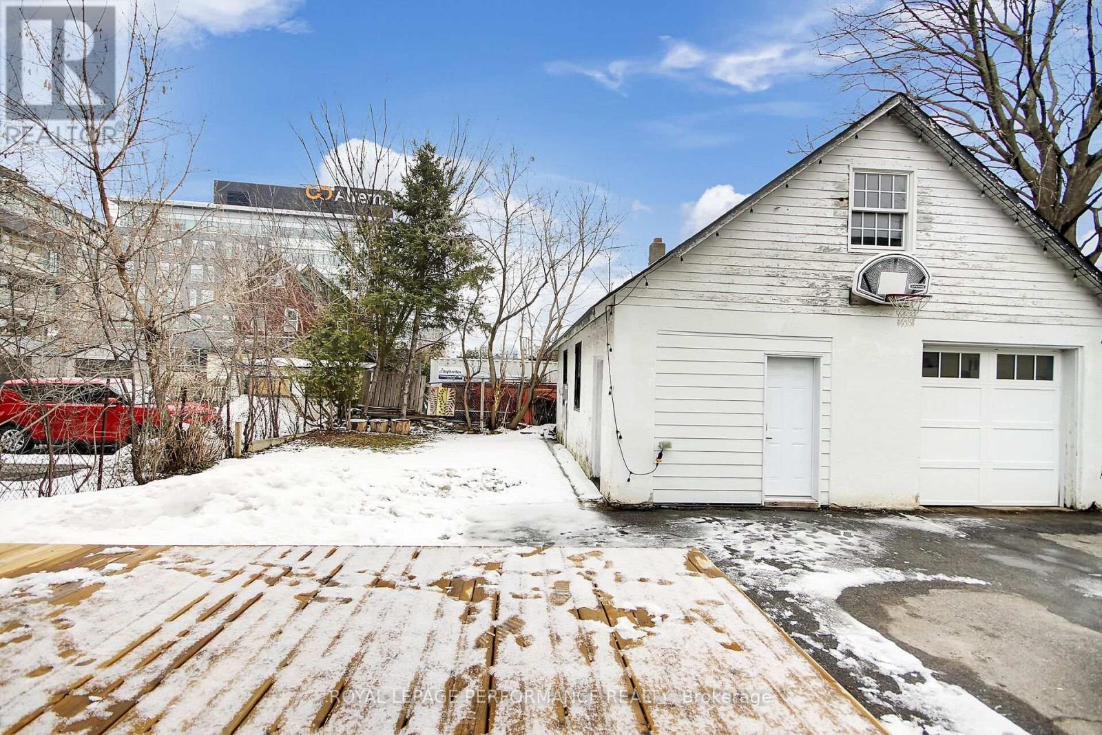 345 Tweedsmuir Avenue, Ottawa, ON - Outdoor