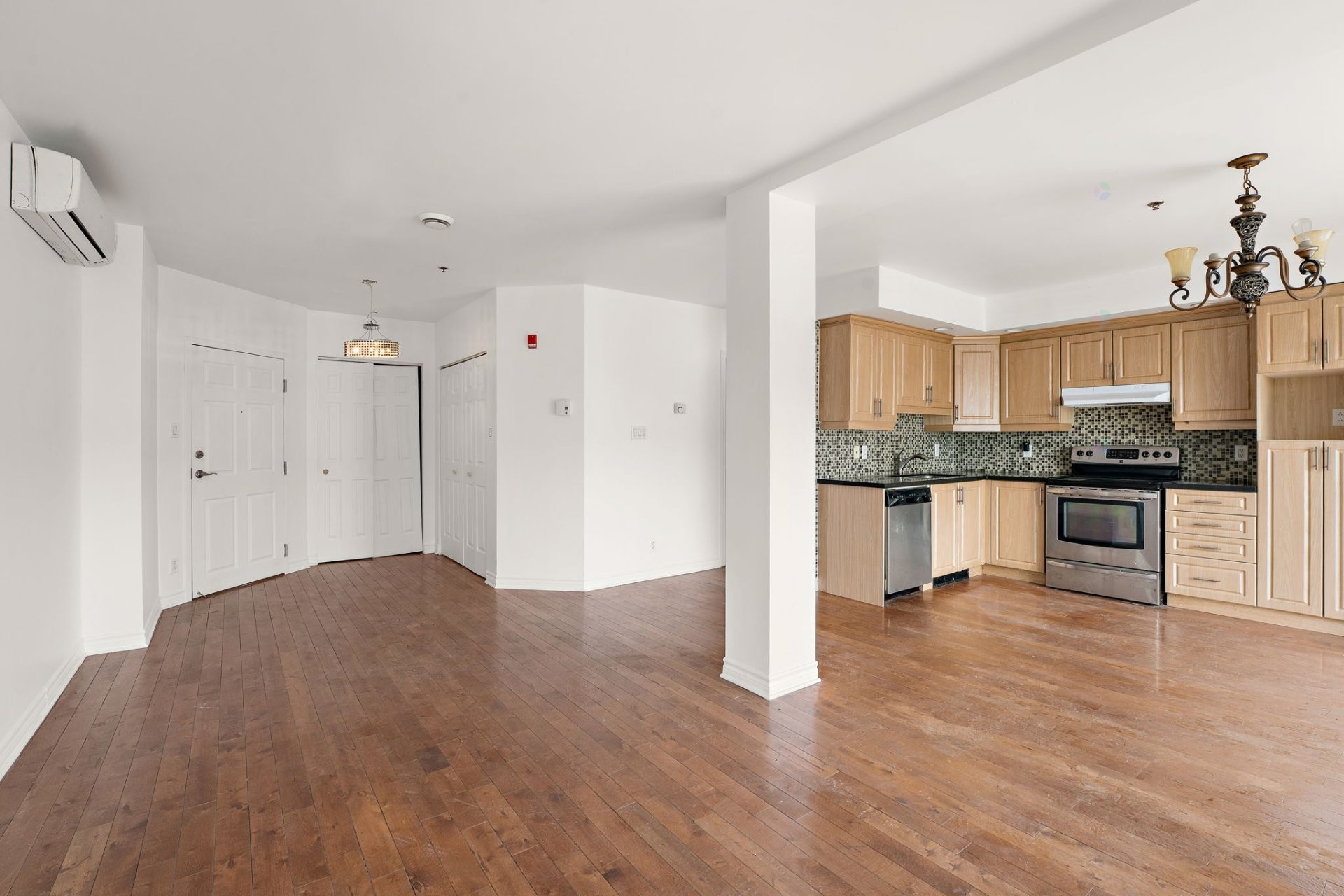 Living Room - 606-2250 Rue Ward, Montréal (Saint-Laurent), QC - Indoor Photo Showing Kitchen