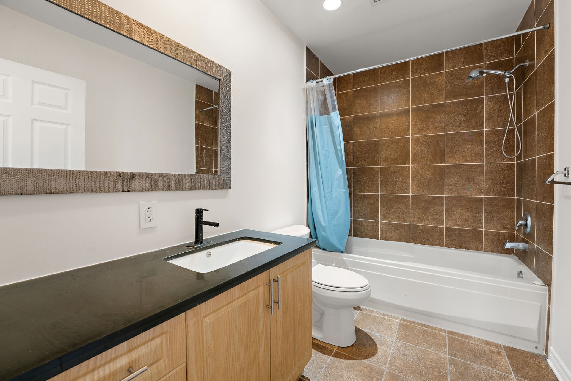 Bathroom - 606-2250 Rue Ward, Montréal (Saint-Laurent), QC - Indoor Photo Showing Bathroom