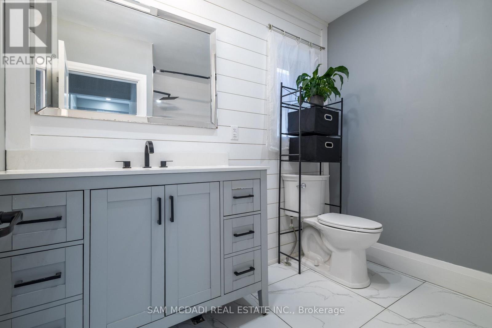 55 Allan Avenue, Hamilton, ON - Indoor Photo Showing Bathroom