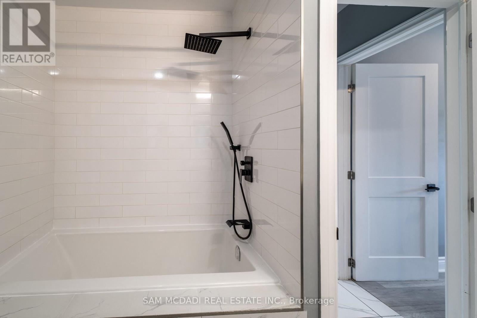 55 Allan Avenue, Hamilton, ON - Indoor Photo Showing Bathroom