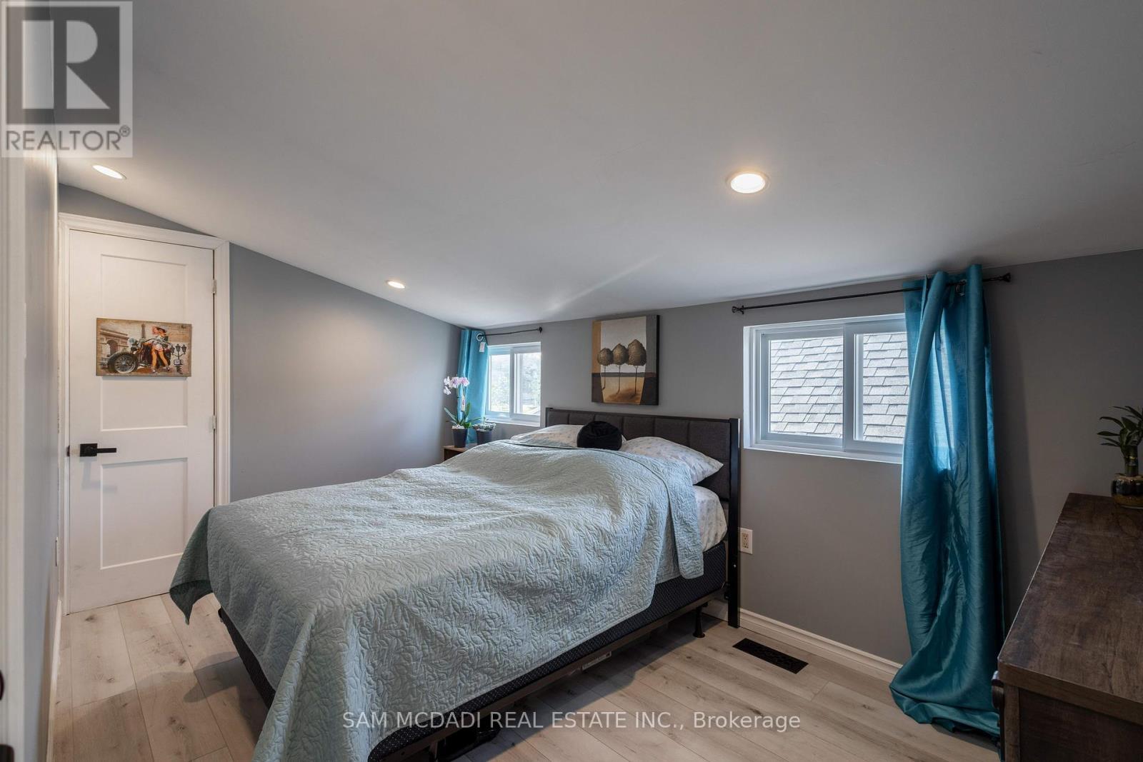 55 Allan Avenue, Hamilton, ON - Indoor Photo Showing Bedroom
