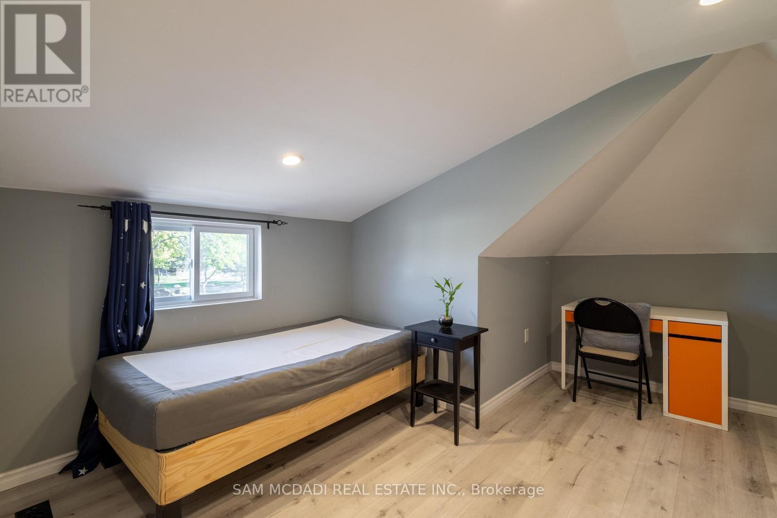 55 Allan Avenue, Hamilton, ON - Indoor Photo Showing Bedroom