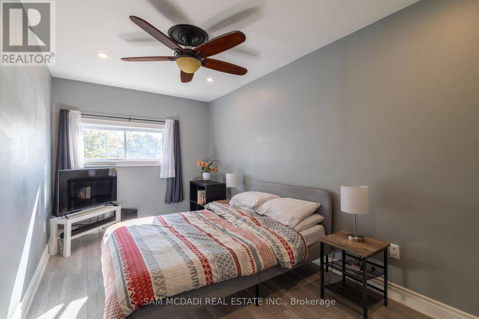 55 Allan Avenue, Hamilton, ON - Indoor Photo Showing Bedroom