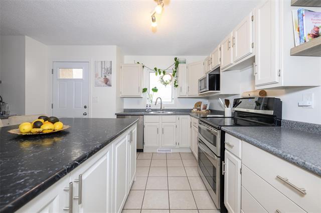 345 Ashworth St, Winnipeg, MB