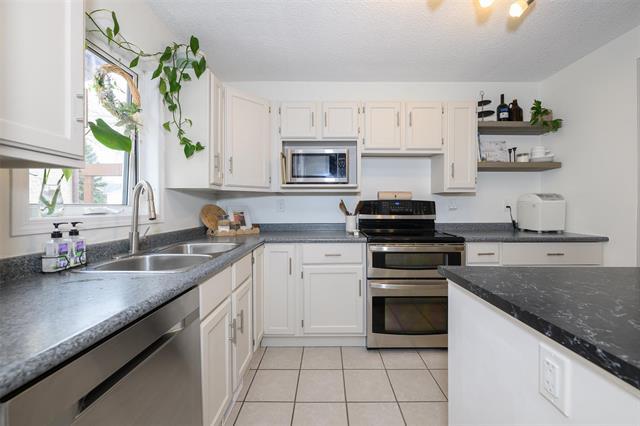 345 Ashworth St, Winnipeg, MB