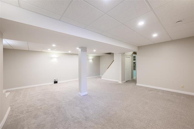 345 Ashworth St, Winnipeg, MB