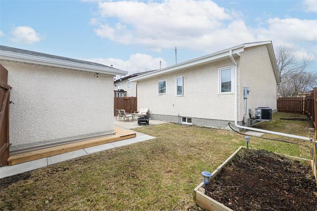 345 Ashworth St, Winnipeg, MB