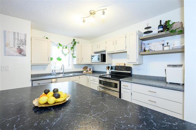 345 Ashworth St, Winnipeg, MB