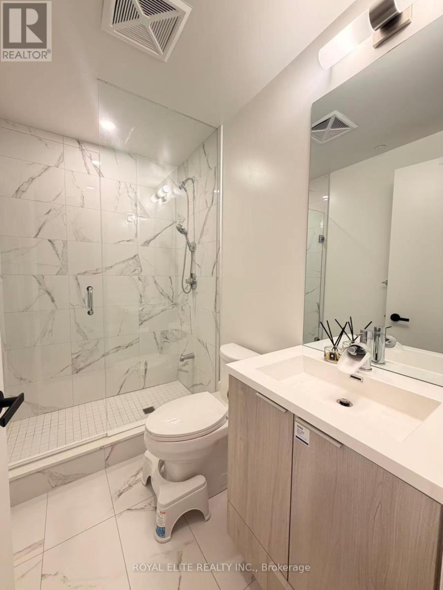 1807 - 8 Interchange Way, Vaughan, ON - Indoor Photo Showing Bathroom