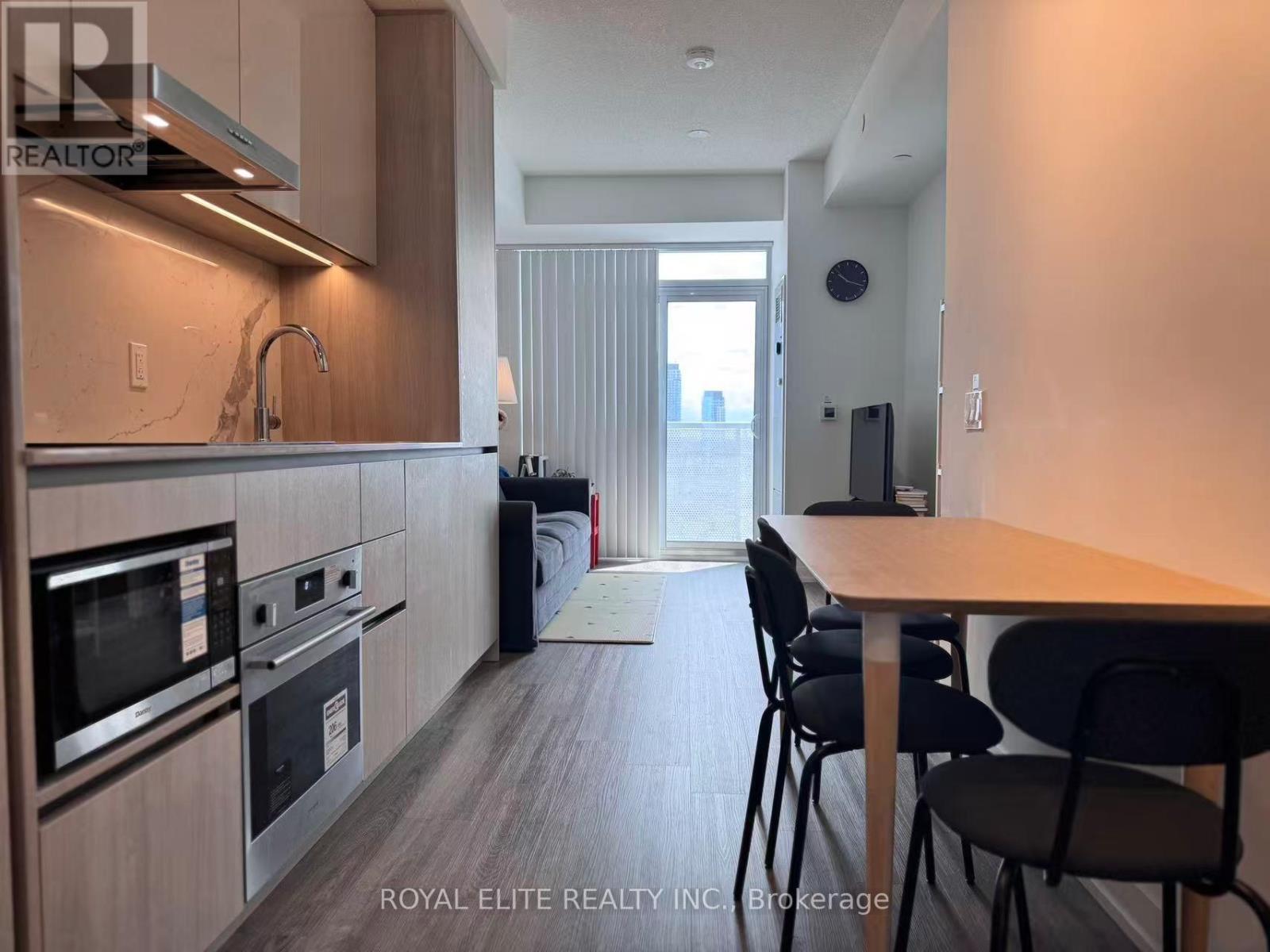 1807 - 8 Interchange Way, Vaughan, ON - Indoor