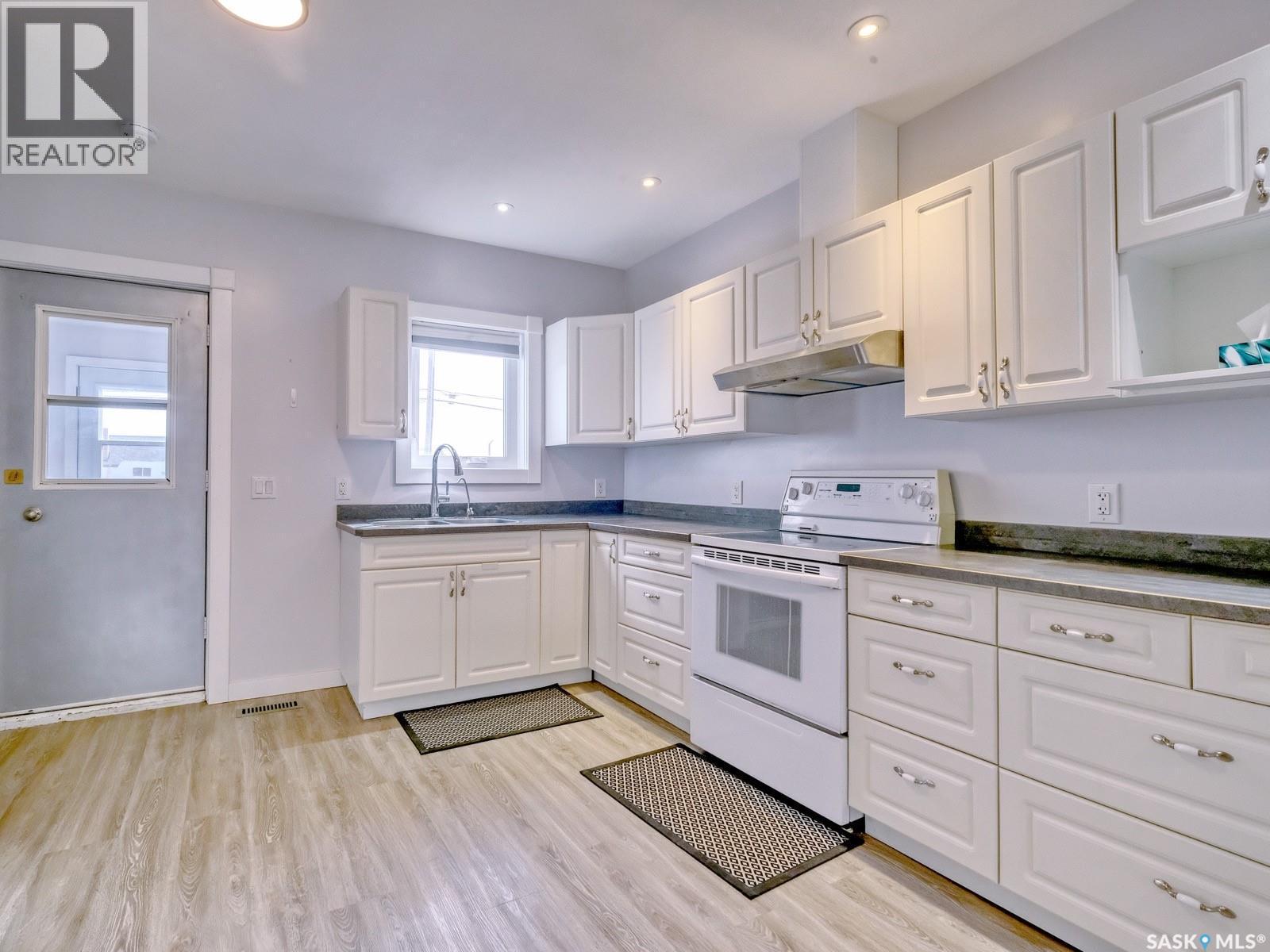 204 2Nd Avenue W, Biggar, SK - Indoor Photo Showing Kitchen