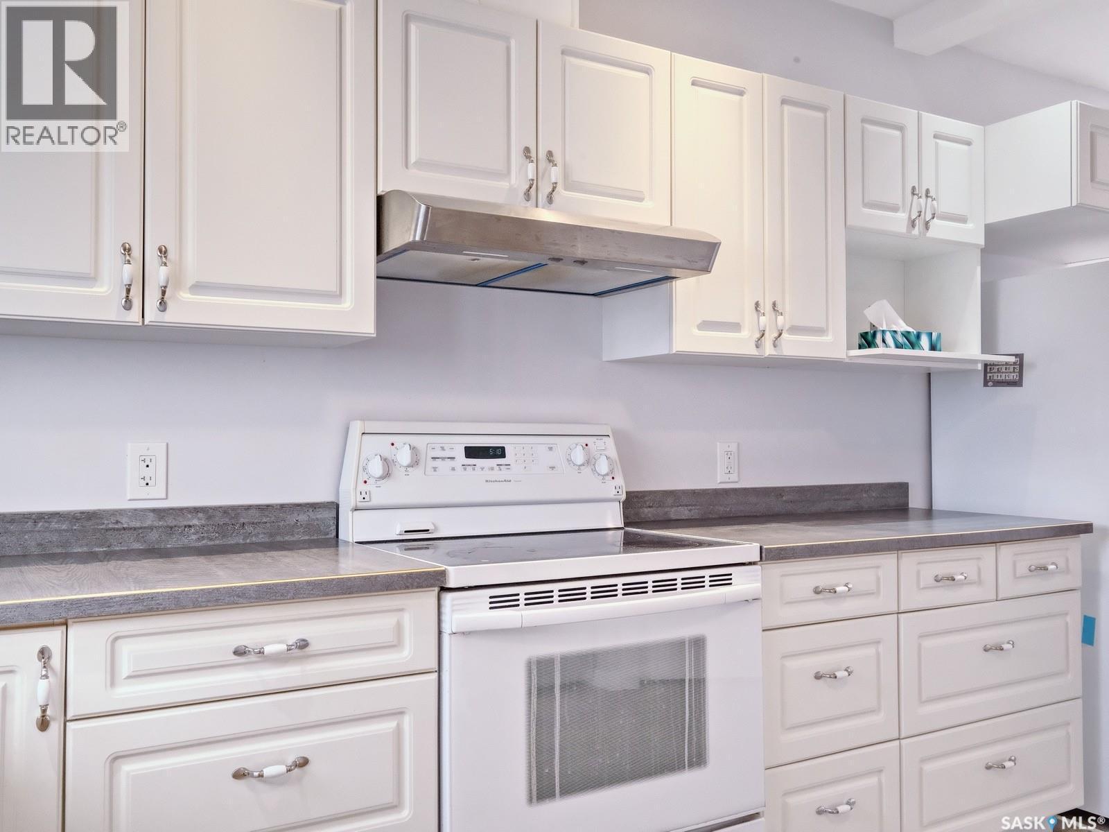 204 2Nd Avenue W, Biggar, SK - Indoor Photo Showing Kitchen