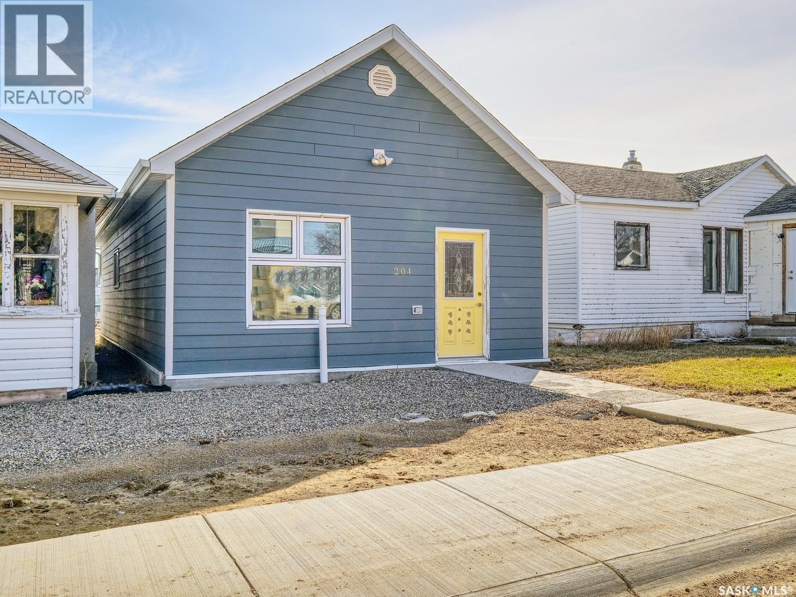 204 2Nd Avenue W, Biggar, SK - Outdoor