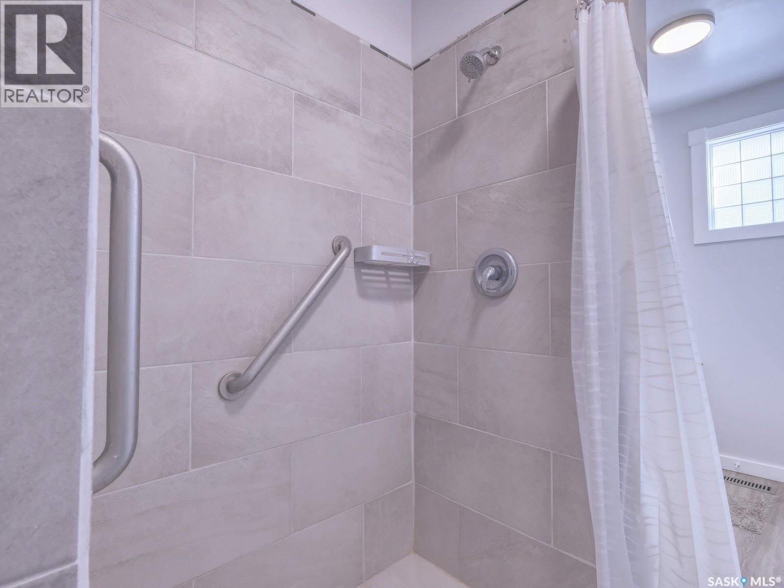 204 2Nd Avenue W, Biggar, SK - Indoor Photo Showing Bathroom
