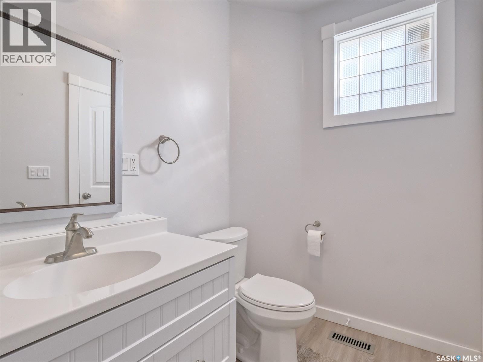 204 2Nd Avenue W, Biggar, SK - Indoor Photo Showing Bathroom