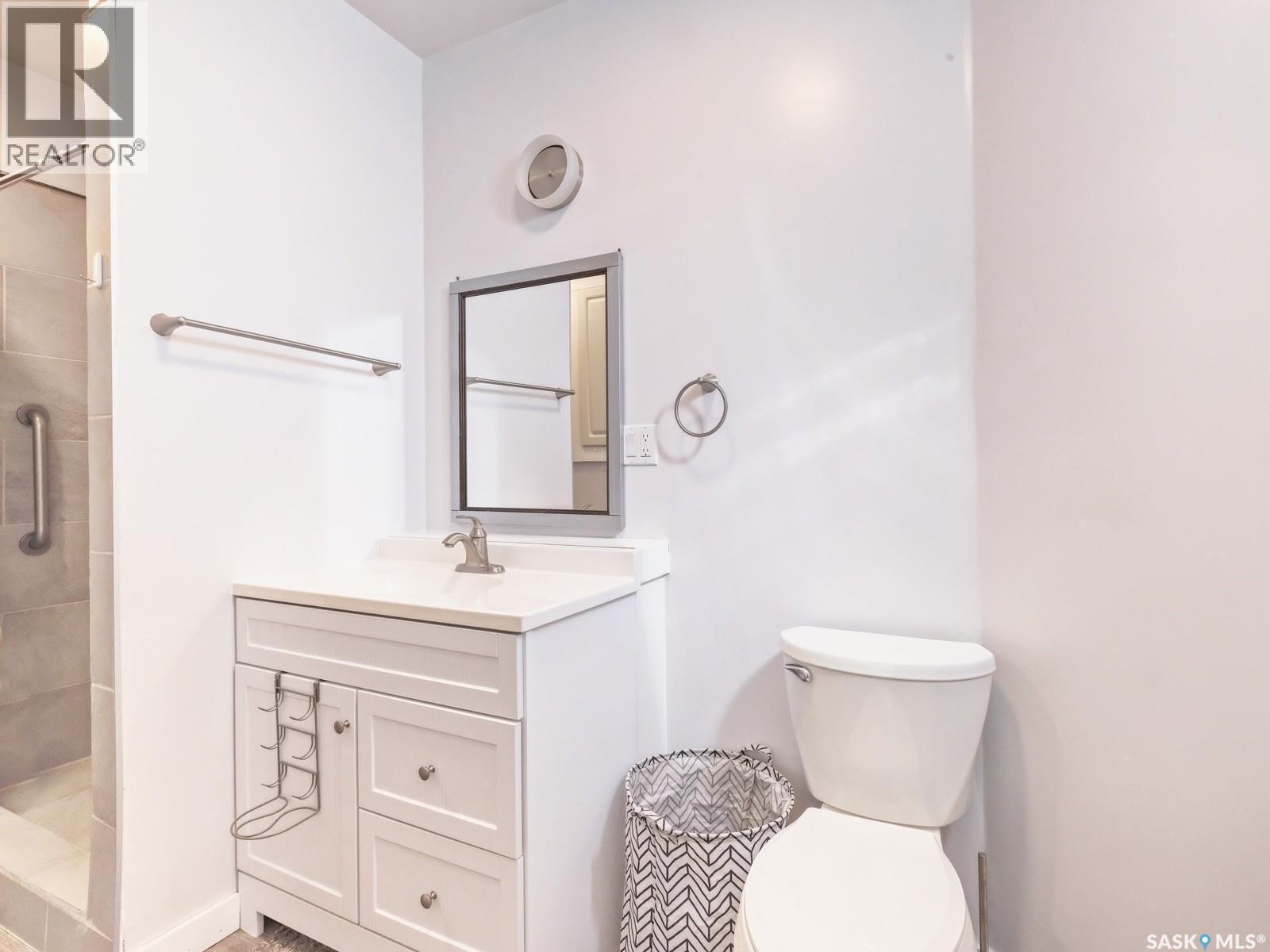 204 2Nd Avenue W, Biggar, SK - Indoor Photo Showing Bathroom