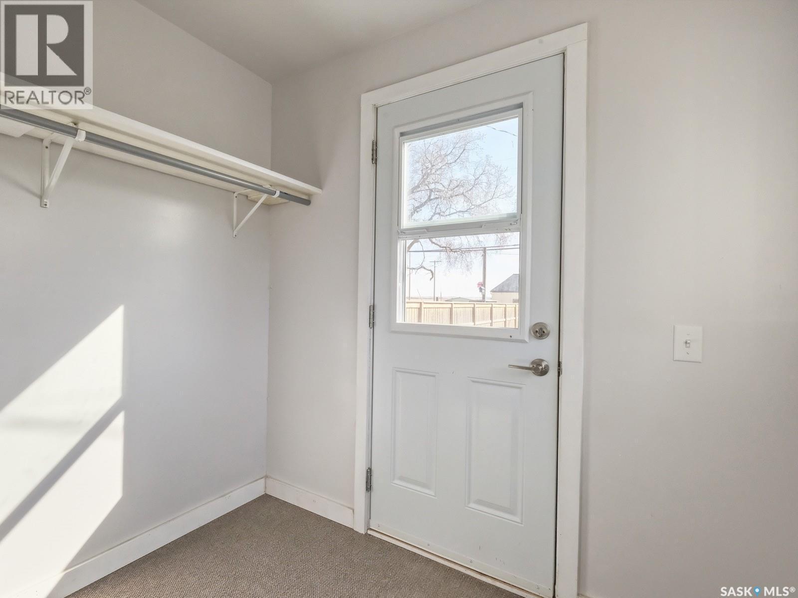 204 2Nd Avenue W, Biggar, SK - Indoor