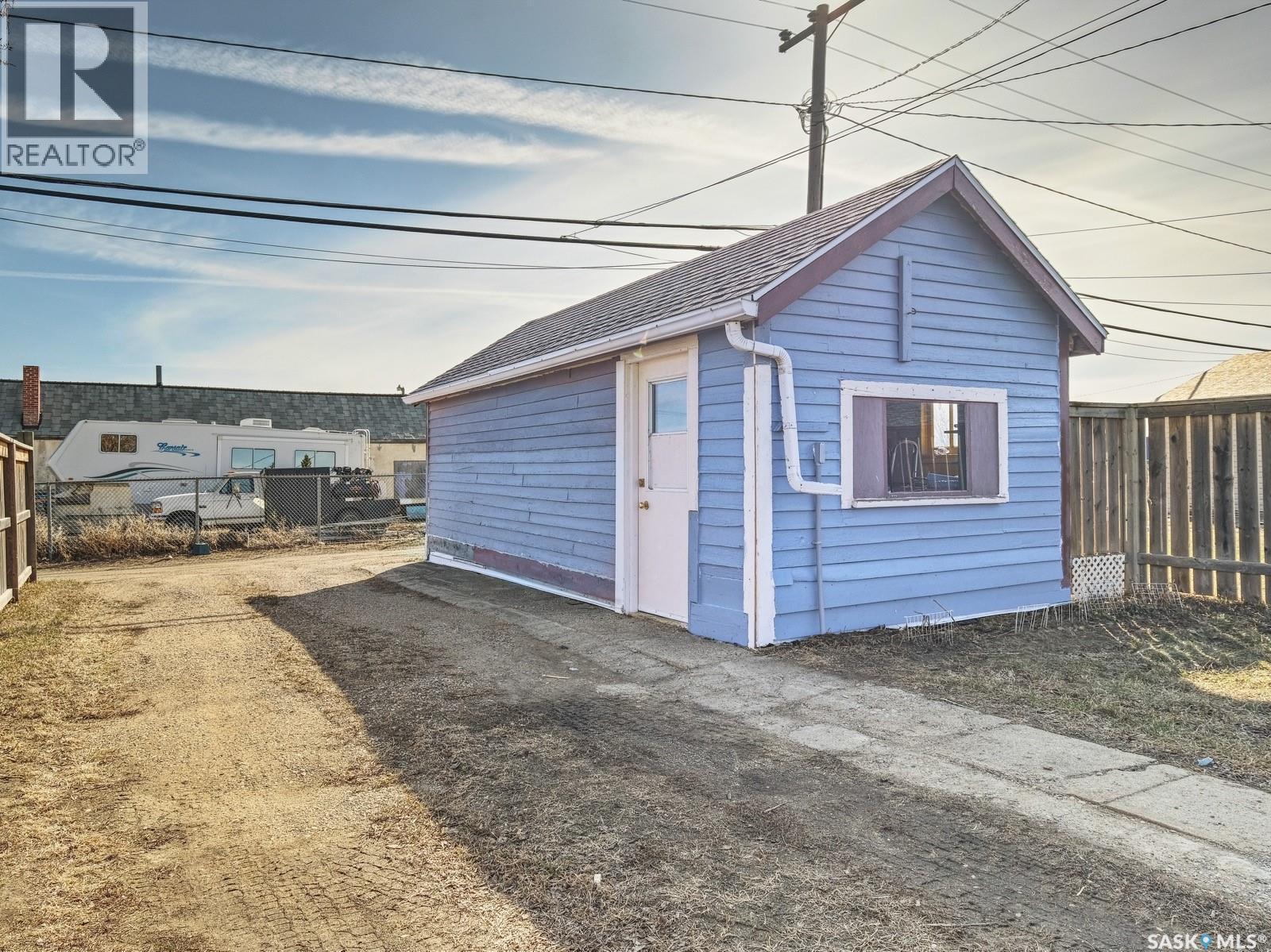 204 2Nd Avenue W, Biggar, SK - Outdoor