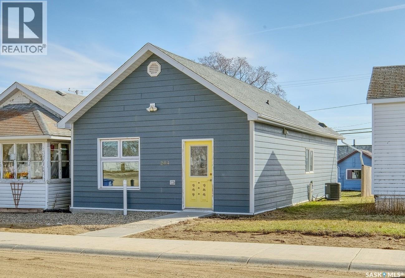 204 2Nd Avenue W, Biggar, SK - Outdoor