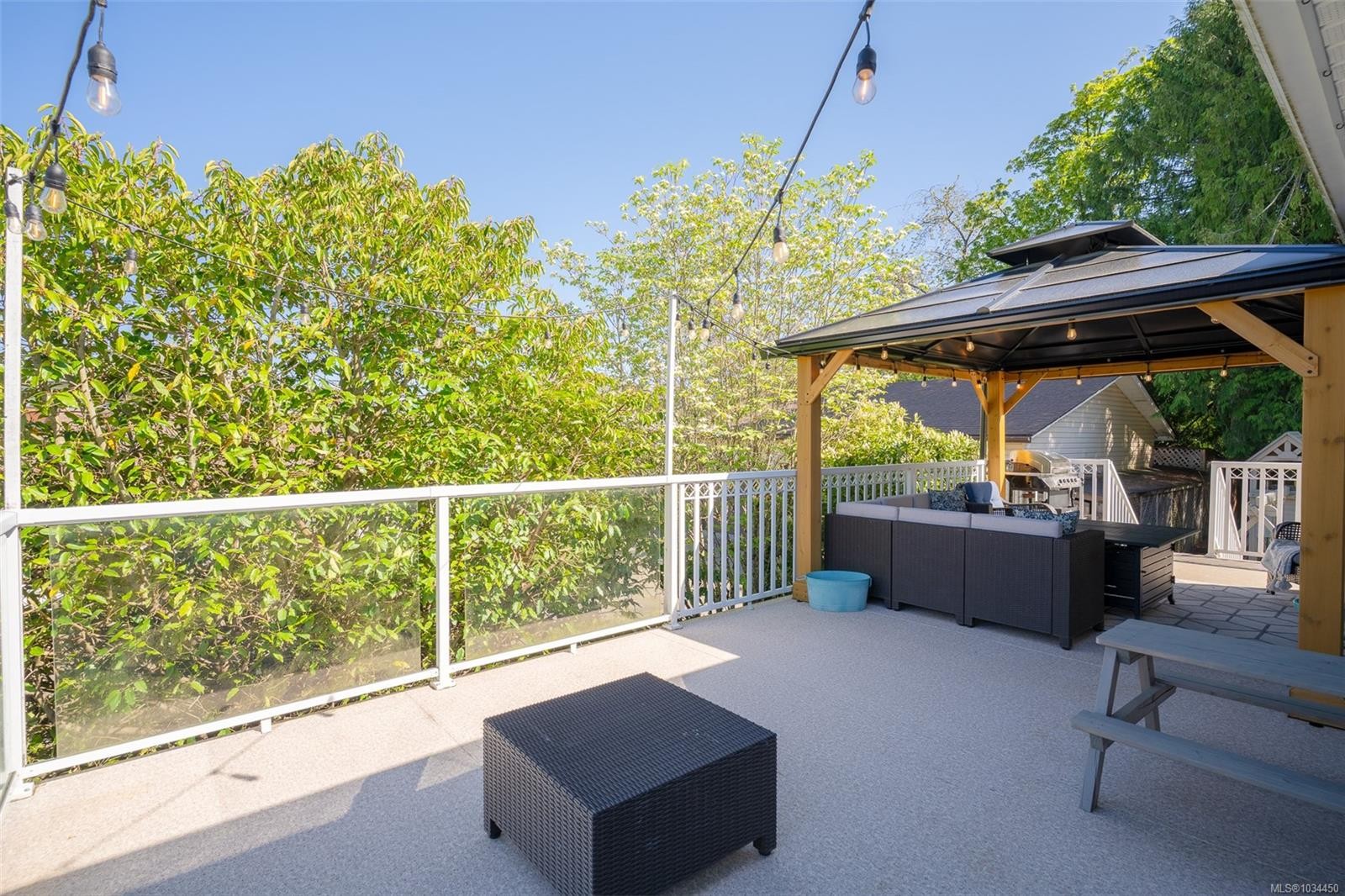 502 Davis Rd, Ladysmith, BC