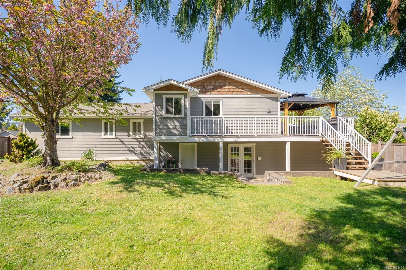 502 Davis Rd, Ladysmith, BC