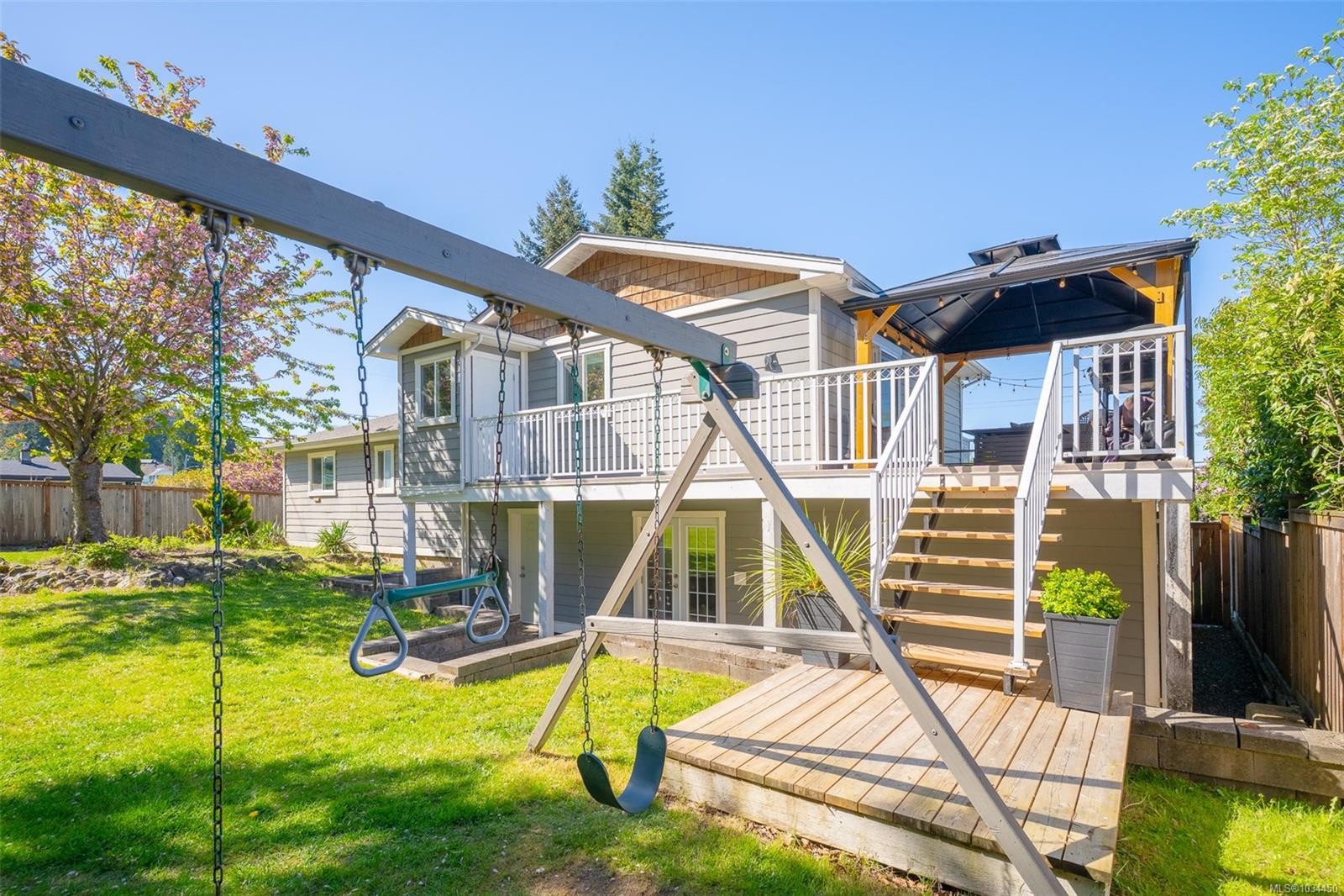 502 Davis Rd, Ladysmith, BC