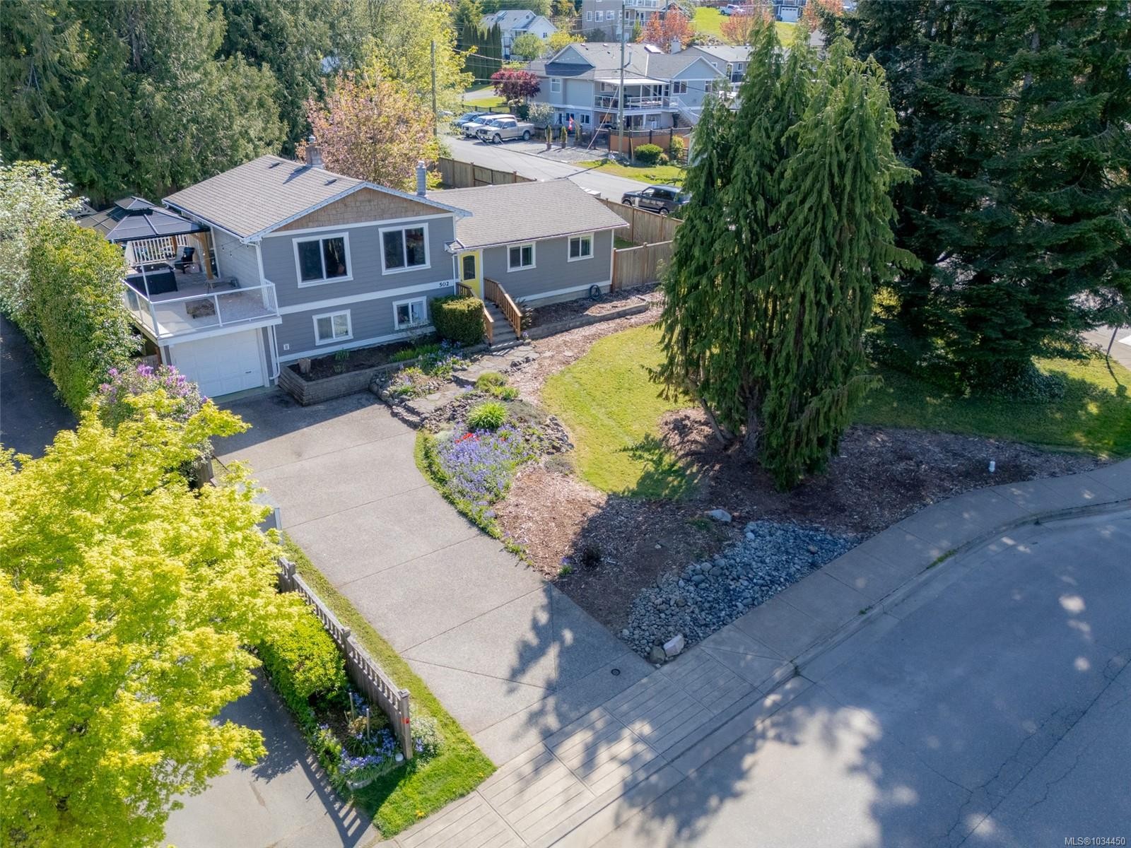 502 Davis Rd, Ladysmith, BC