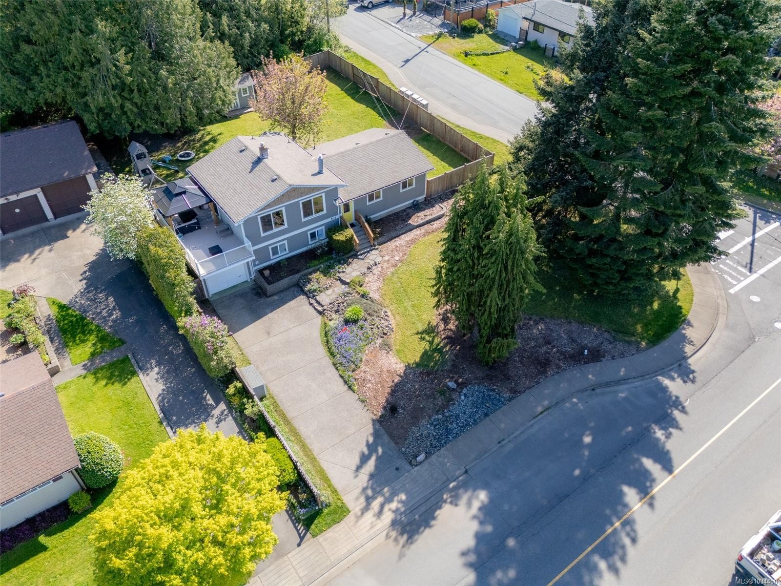 502 Davis Rd, Ladysmith, BC