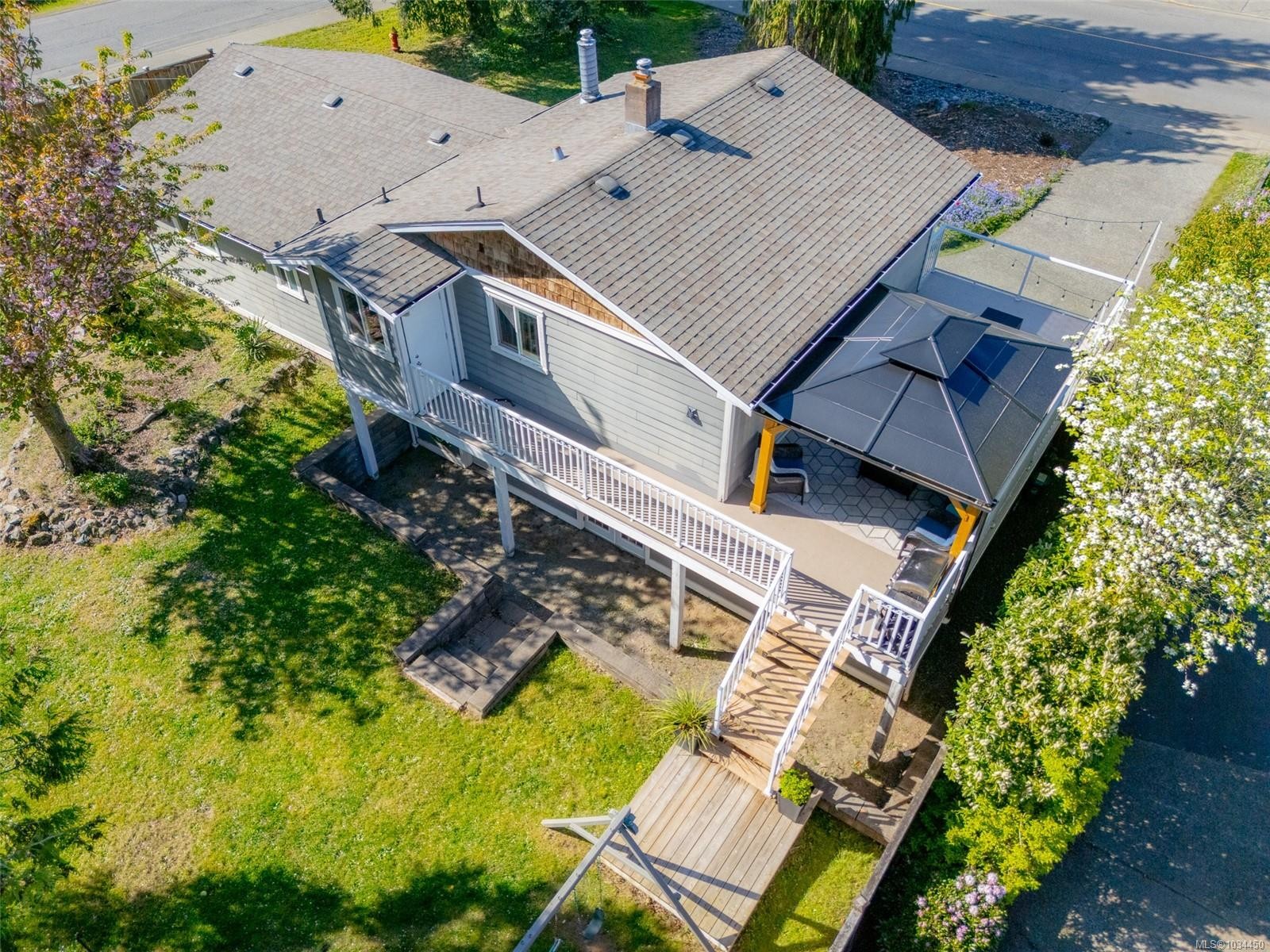 502 Davis Rd, Ladysmith, BC