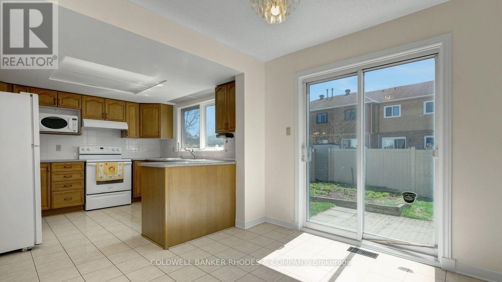 1626 Blohm Drive, Ottawa, ON - Indoor Photo Showing Kitchen